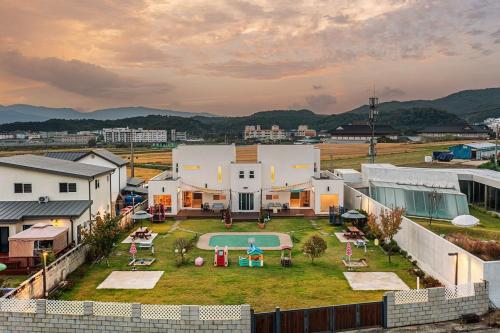 Gyeongju Macaron Kids Pool Villa Pension – photo 4