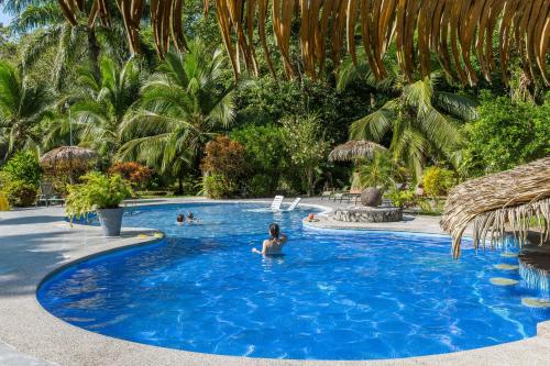 Hotel Suizo Loco Lodge & Resort – Cahuita, CA