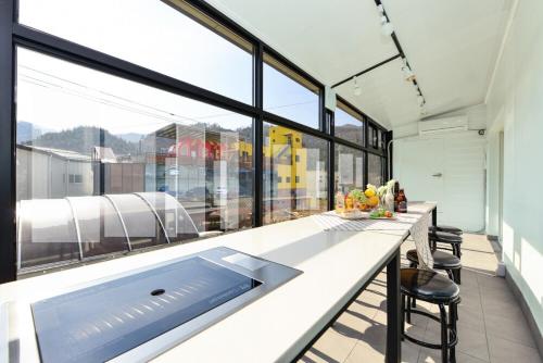 Sellin Onsu Swimming Pool Pension