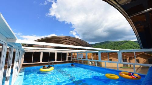 Sellin Onsu Swimming Pool Pension