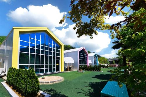 Tttu Kids Pool Villa & Glamping in 加平