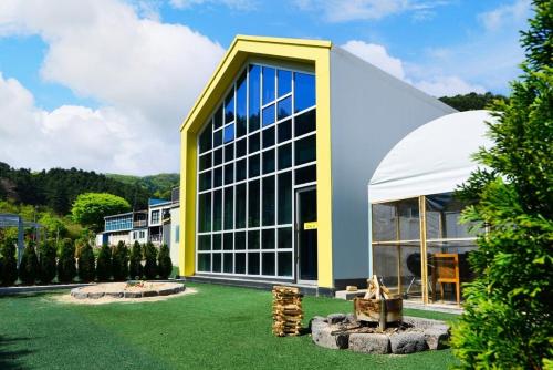 Tttu Kids Pool Villa & Glamping in 加平