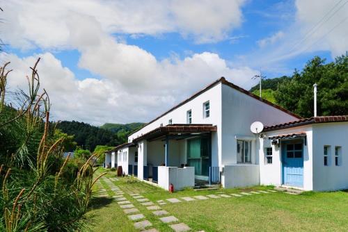 Tttu Kids Pool Villa & Glamping in 加平