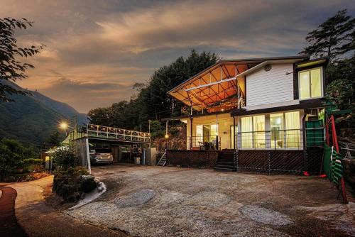 Gapyeong Yongso Falls Yangji Pension