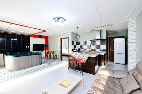 Tttu Kids Pool Villa & Glamping in 加平