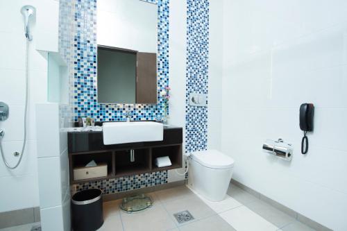 room detail thumbnail 2