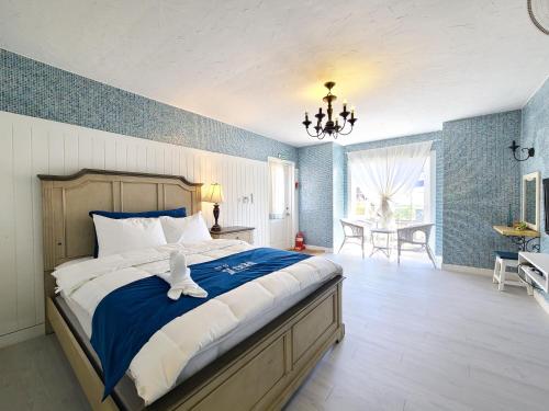 room detail thumbnail 0