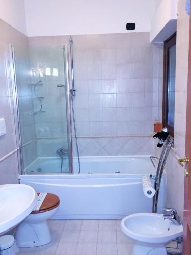 Double Room with Extra Bed image 10