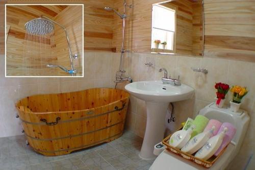 room detail thumbnail 2