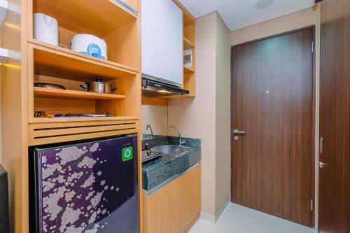 Minimalist and Comfy Studio at Transpark Cibubur Apartment By Travelio