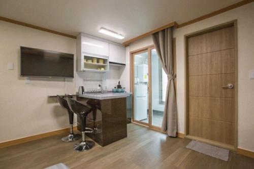 蔚山干傑爾戈水和天薩旅館 (Ulsan Ghanjeolgot Suhocheonsa Pension) near 艮絕岬