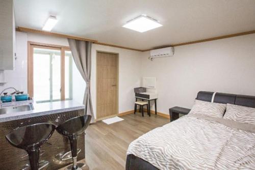 蔚山干傑爾戈水和天薩旅館 (Ulsan Ghanjeolgot Suhocheonsa Pension) near 艮絕岬