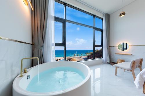 room detail thumbnail 2