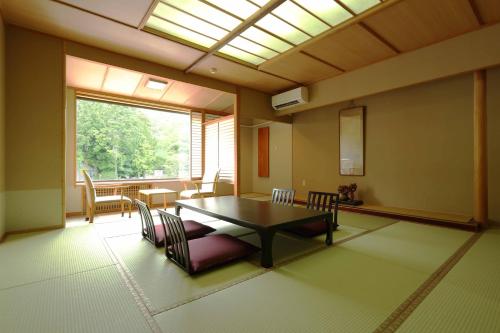 Japanese-Style Room with Mountain View and Dining Room Dinner