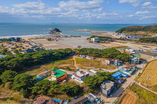 Trust Pension Taean, Taean