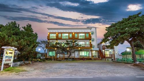 Anmyeondo Badasori Pension in Anmyeon-eup