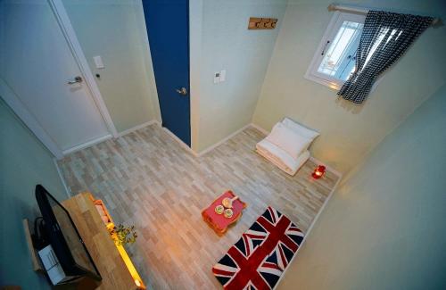 room detail thumbnail 1