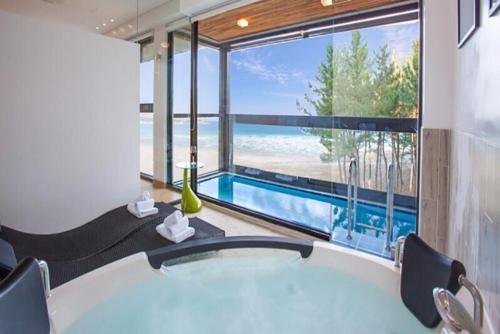 Gosung La Henne Pull Villa J in Jugwang-myeon