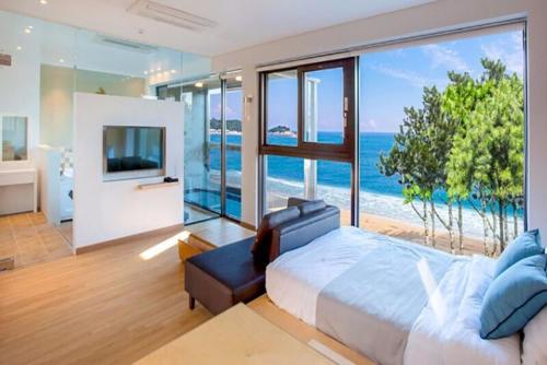 Gosung La Henne Pull Villa J in Jugwang-myeon