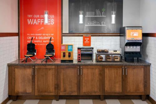 Hampton Inn and Suites Clayton/St. Louis-Galleria Area - image 8