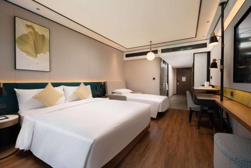 1 king bed, 1 sofa bed