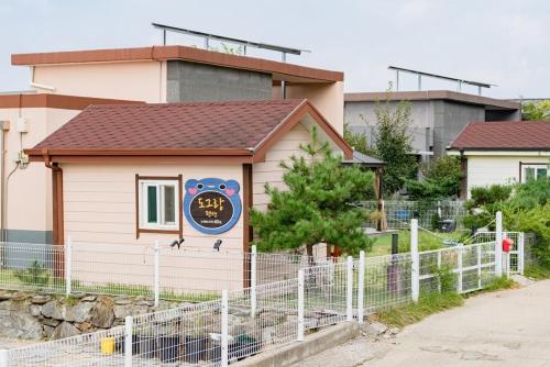 Yeoncheon Dograng Dog Pension