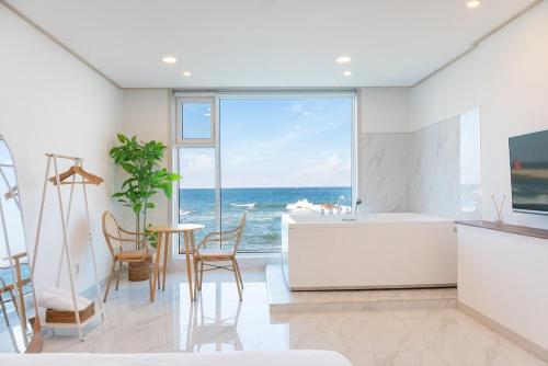 Gangneung Way Blue Spa Pension near Jumunjin Beach