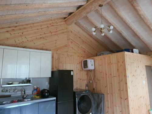 Sleeps 6