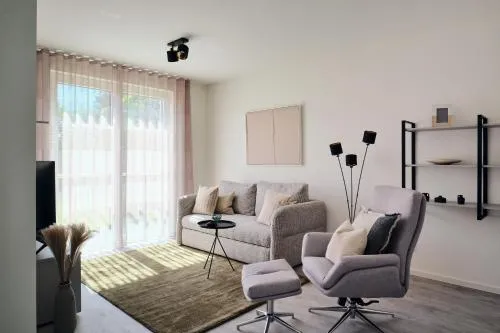 Apartment C7 - ruhige Lage, Balkon mit Blick ins Grüne, zwei Schlafzimmer & zwei Badezimmer im "Pine Hill Resort" in Zirchow, Deutschland