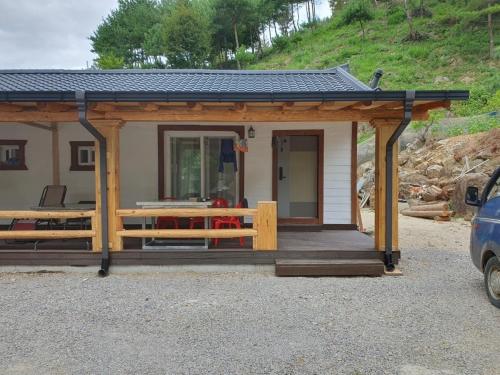 Sleeps 6
