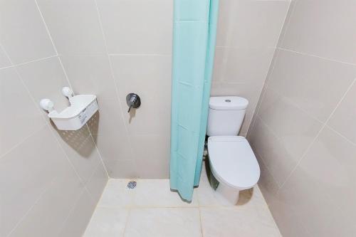 Good Deal and Homey Studio Apartment at B Residence By Travelio - image 4