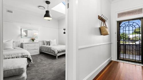 Beautifully Renovated Period Property Walking Distance To Cbd