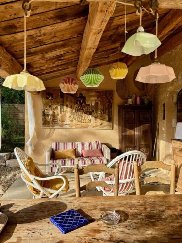 Maison de charme avec piscine in Simiane-la-Rotonde