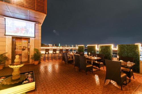 ห้องอาหาร, โฮเต็ล รูปา (Hotel Roopa) in อัคราหรา