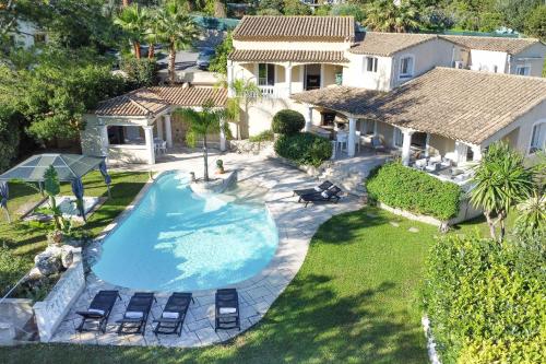 SERRENDY PETIT BIJOU 330M2 Piscine & jacuzzi à 10 min des plages ! - Location, gîte - Vallauris
