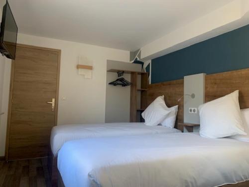 2 twin beds
