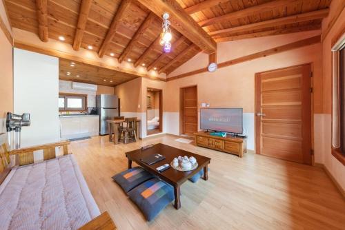 Hanok stay under the golden sky in Yangpyeong in Seojong-myeon
