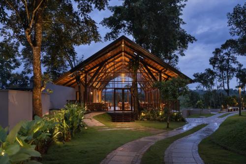 ทัศนียภาพภายนอกโรงแรม, Sterling Lontano Waterfront Wayanad in อัมพลวายัล