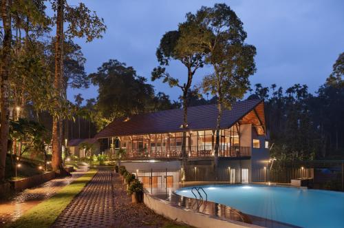 Buitenkant, Sterling Lontano Waterfront Wayanad in Ambalavayal