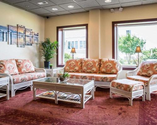 Island Inn & Suites Ascend Hotel Collection - image 11