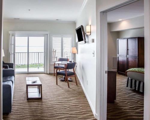 Island Inn & Suites Ascend Hotel Collection - image 2