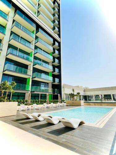 Modern Luxury Fully Furnished 1BH Apartment in Binghatt Emerald JVC - Easy Access to JBR, Circle Mall & Dubai Hills Mall, Dubaï (photo 7)