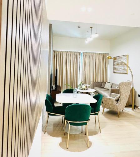 Modern Luxury Fully Furnished 1BH Apartment in Binghatt Emerald JVC - Easy Access to JBR, Circle Mall & Dubai Hills Mall, Dubaï (photo 10)