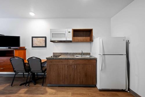 WoodSpring Suites Hobbs - image 11