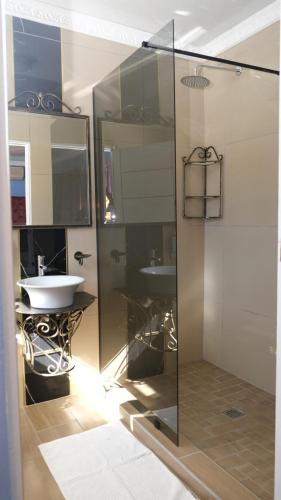 Shower, Thandi's Guest House in Sunnyridge