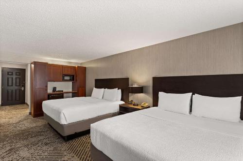 2 queen beds