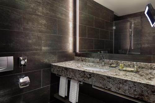 Renaissance Hamburg Hotel, Hamburg (photo 6)