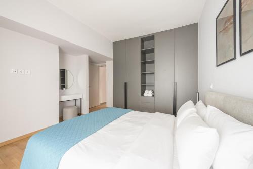 Luxury Athens Living 3BR with Balcony - Tap to explore photos