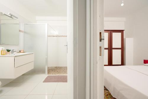 Suite avec spa vue et jardin in Ducos