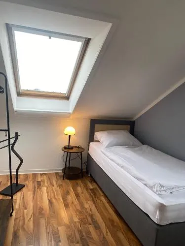 Komfortables Apartment, Ihr Zuhause auf Zeit mit 3 Schlafzimmern, 2 Balkonen, Netflix & 24h Check-In in Radefeld, Deutschland